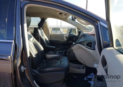 2021 Chrysler Voyager Lxi z USA, uszkodzony, nr VIN 2C4RC1DG1MR516178